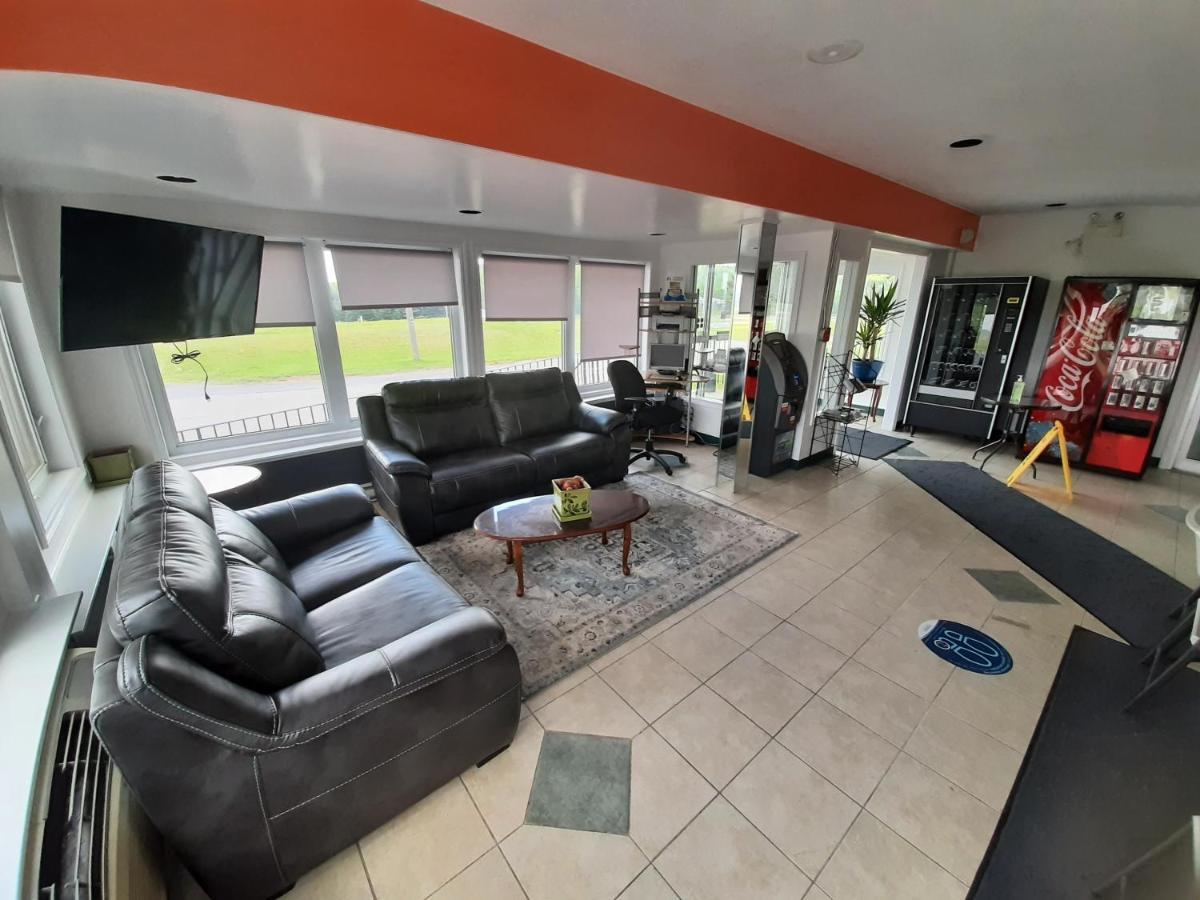 Howard Johnson By Wyndham Woodstock Nb Εξωτερικό φωτογραφία