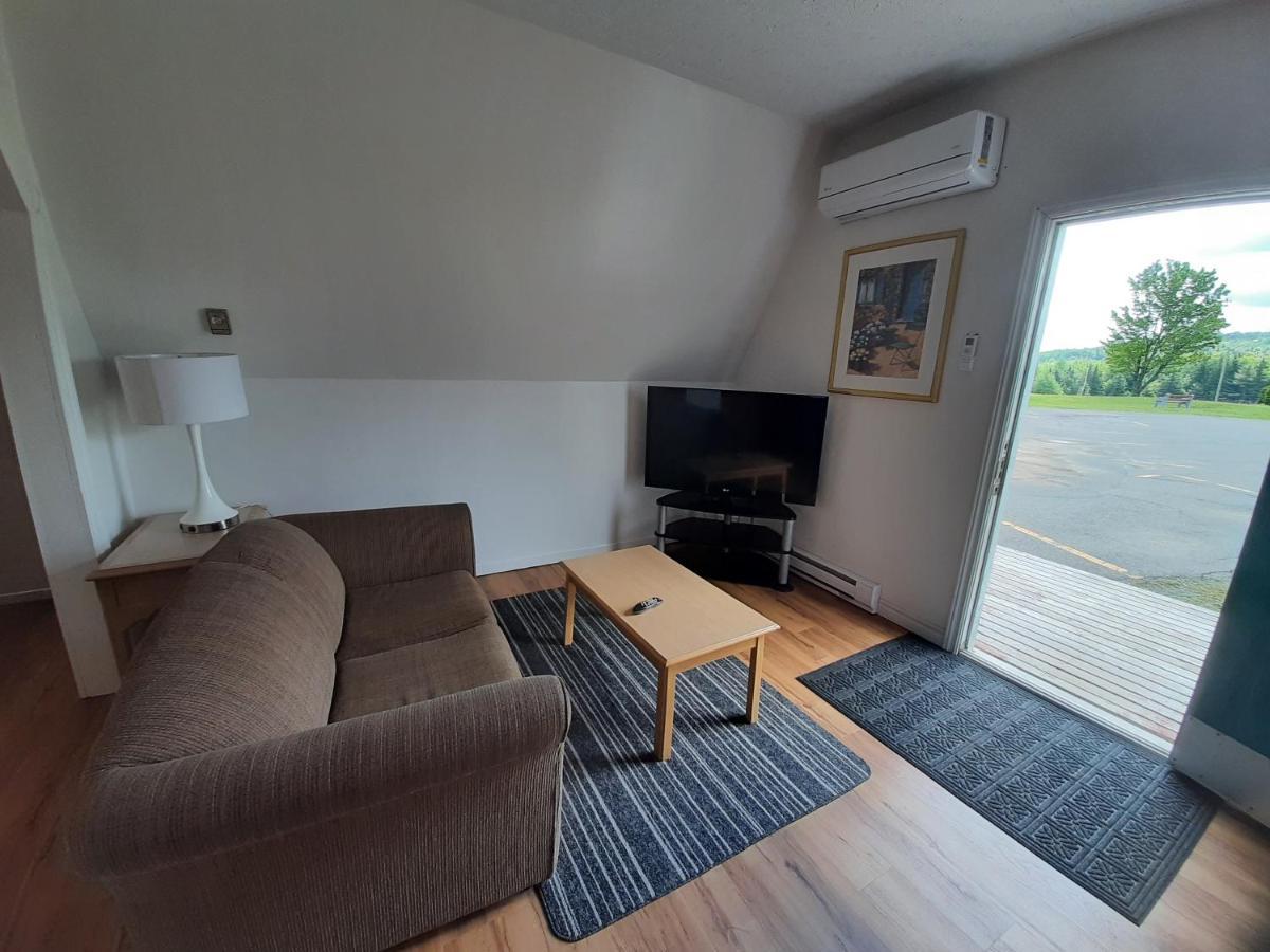 Howard Johnson By Wyndham Woodstock Nb Εξωτερικό φωτογραφία