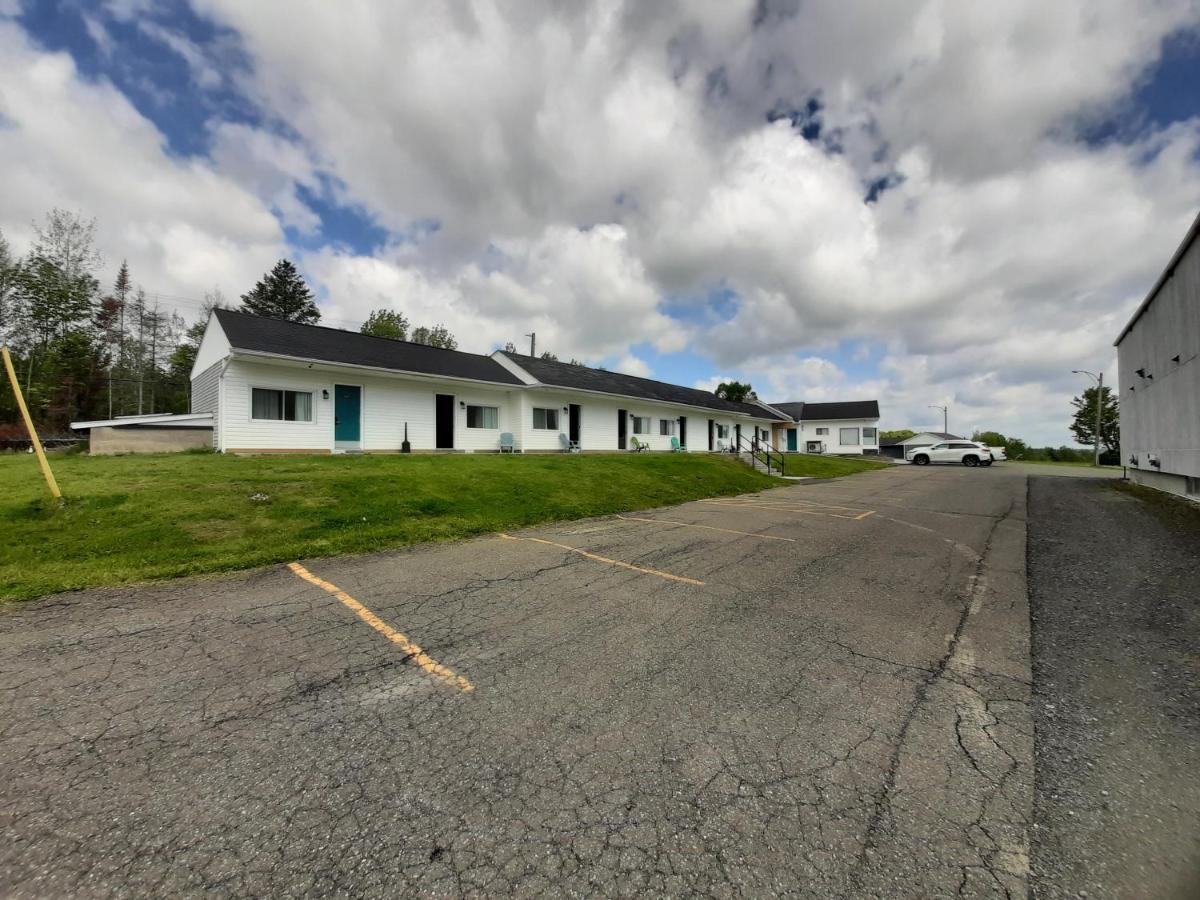 Howard Johnson By Wyndham Woodstock Nb Εξωτερικό φωτογραφία