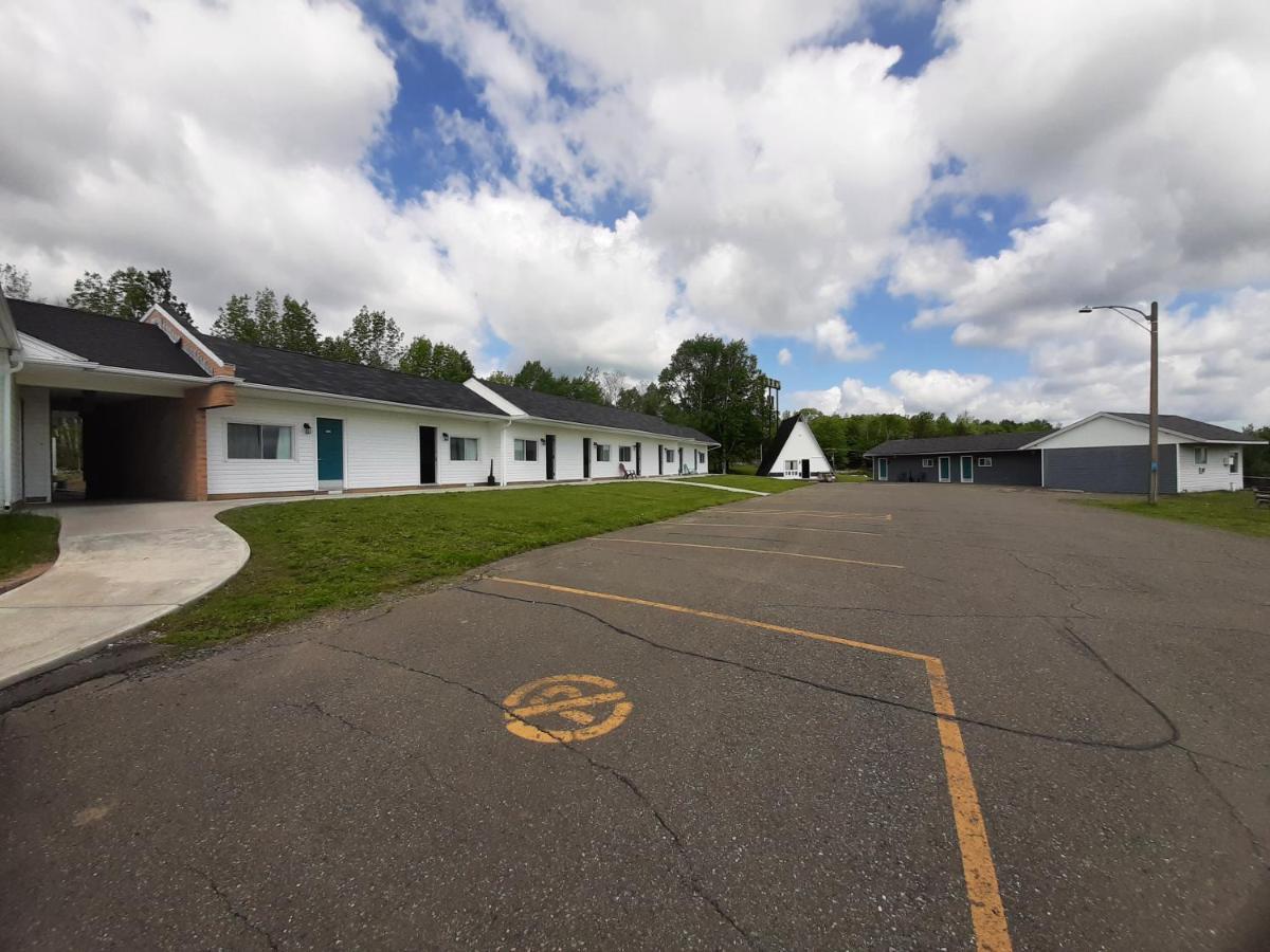 Howard Johnson By Wyndham Woodstock Nb Εξωτερικό φωτογραφία